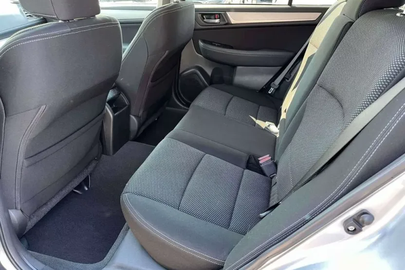 2017 Subaru Outback 2.5i Premium photo 1
