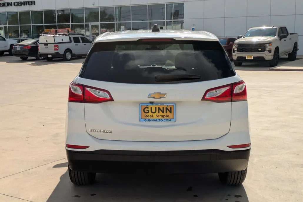 2020 Chevrolet Equinox LS photo 1