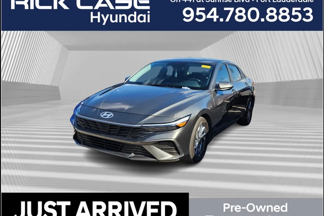 2024 Hyundai Elantra SEL photo 1