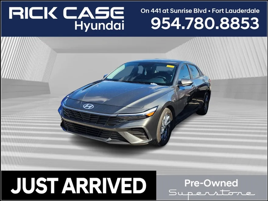 2024 Hyundai Elantra SEL photo 1