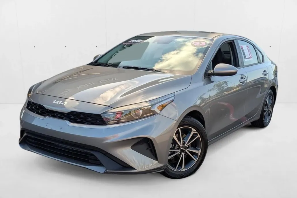 2023 Kia Forte LXS photo 1