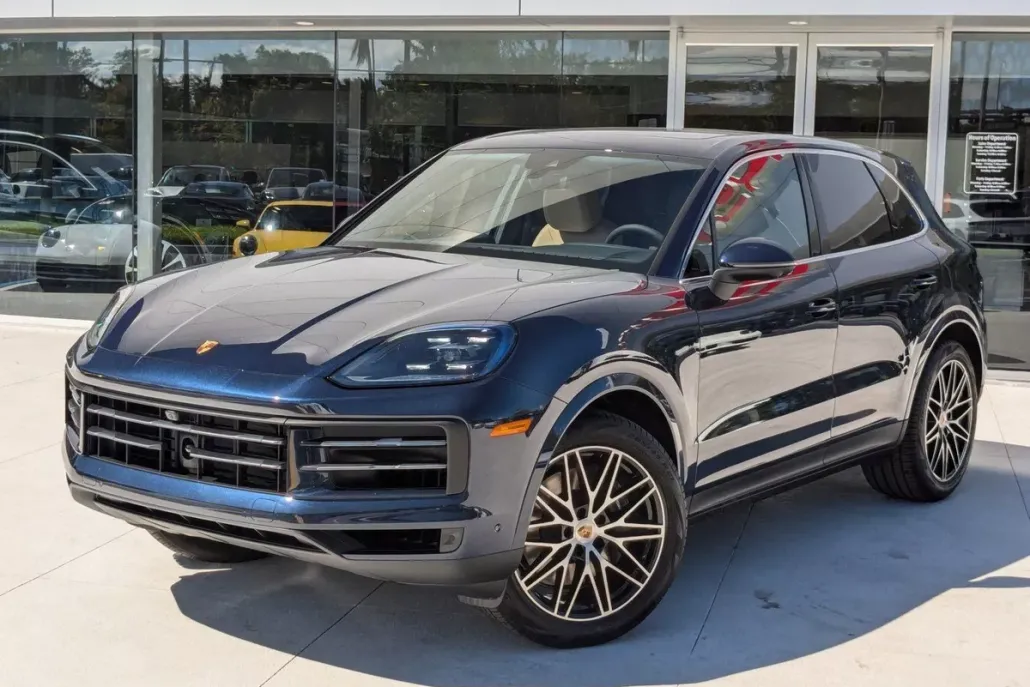 2025 Porsche Cayenne Base photo 1