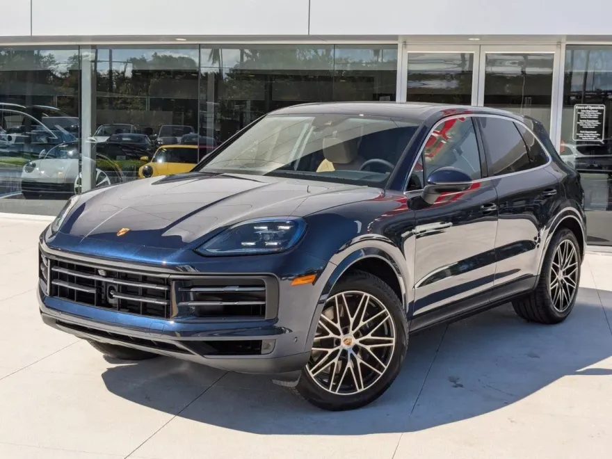 2025 Porsche Cayenne Base photo 1