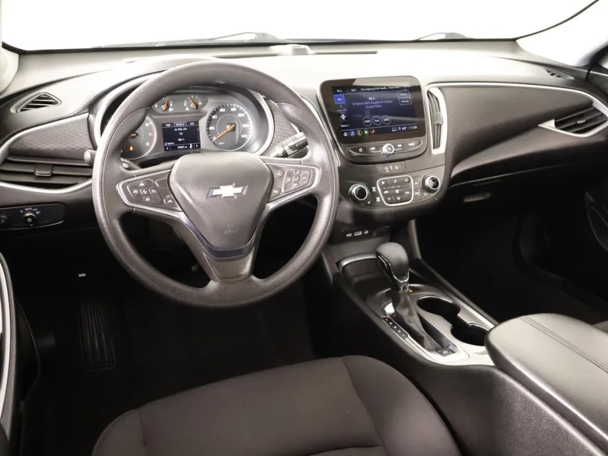 2024 Chevrolet Malibu 1LT photo 1