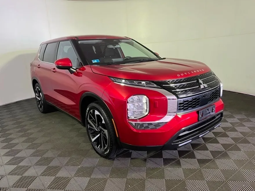 2022 Mitsubishi Outlander ES photo 1