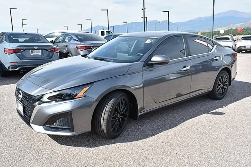 2025 Nissan Altima SV photo 1