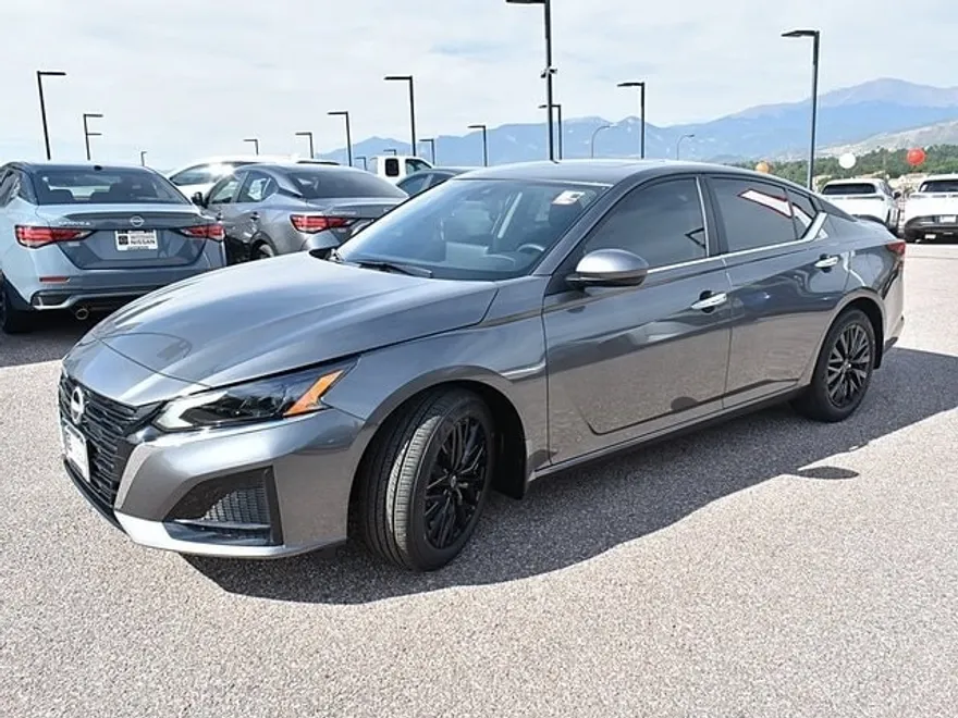 2025 Nissan Altima SV photo 1