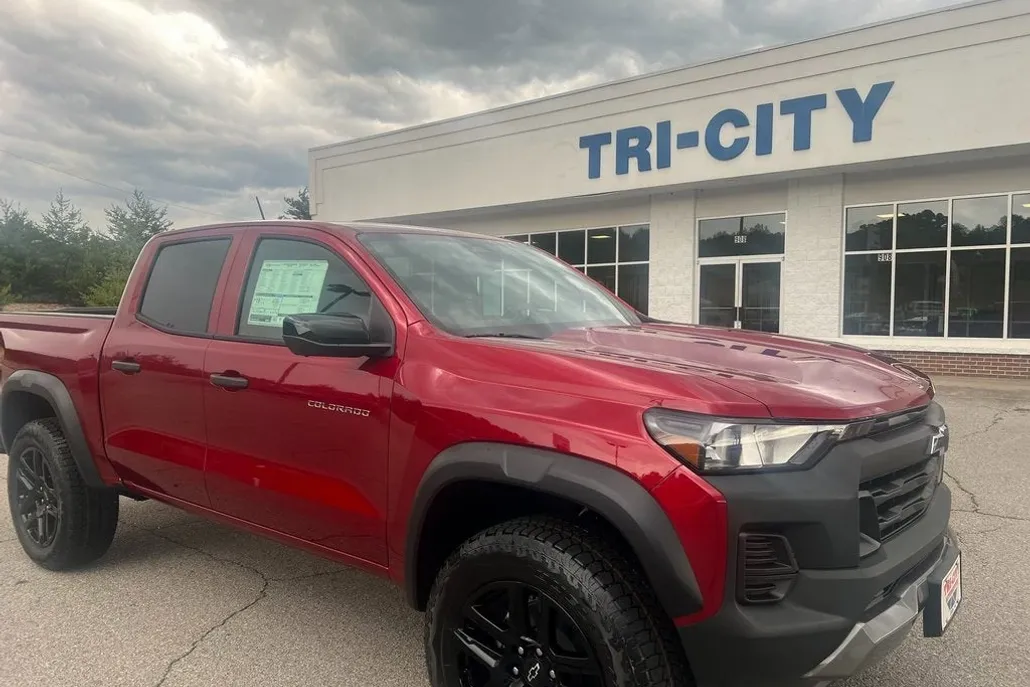 2025 Chevrolet Colorado Trail Boss photo 1