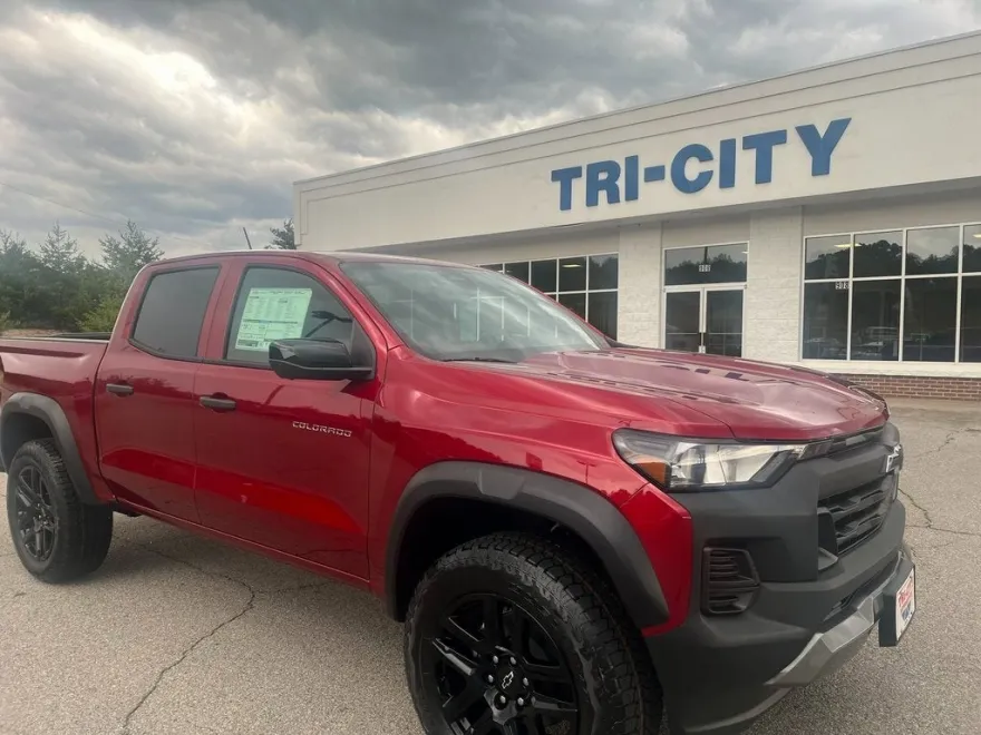 2025 Chevrolet Colorado Trail Boss photo 1