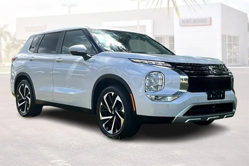2024 Mitsubishi Outlander SE photo 1