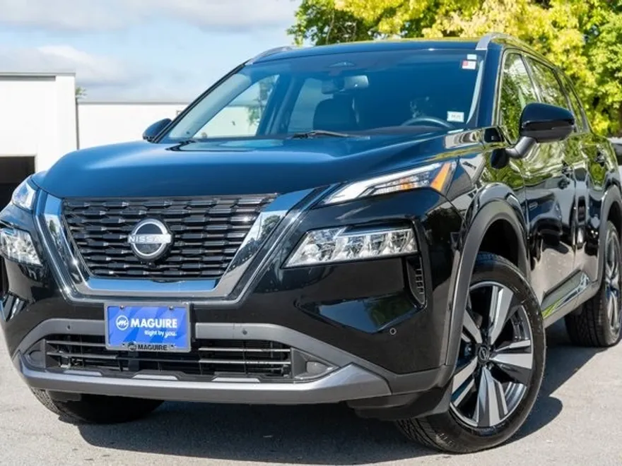 2023 Nissan Rogue SL photo 1