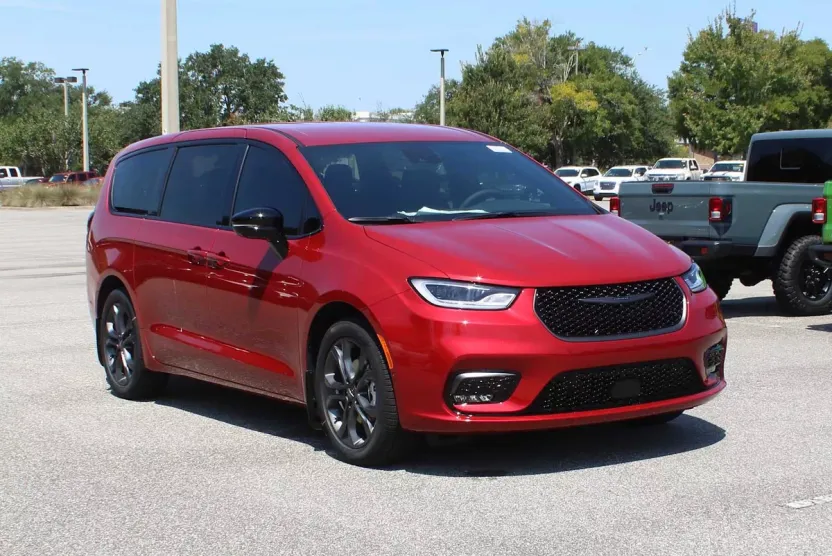 2026 Chrysler Pacifica photo 1