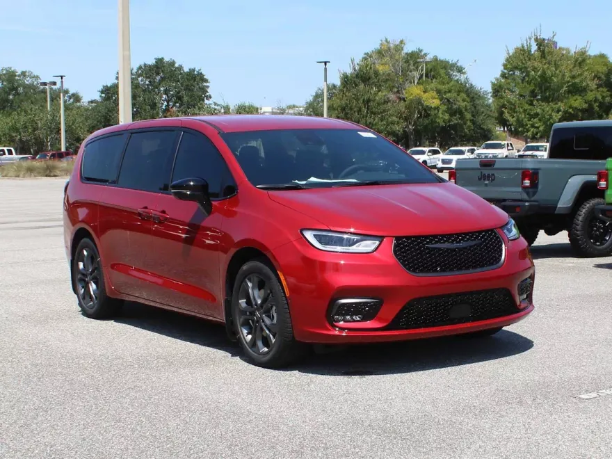 2026 Chrysler Pacifica photo 1