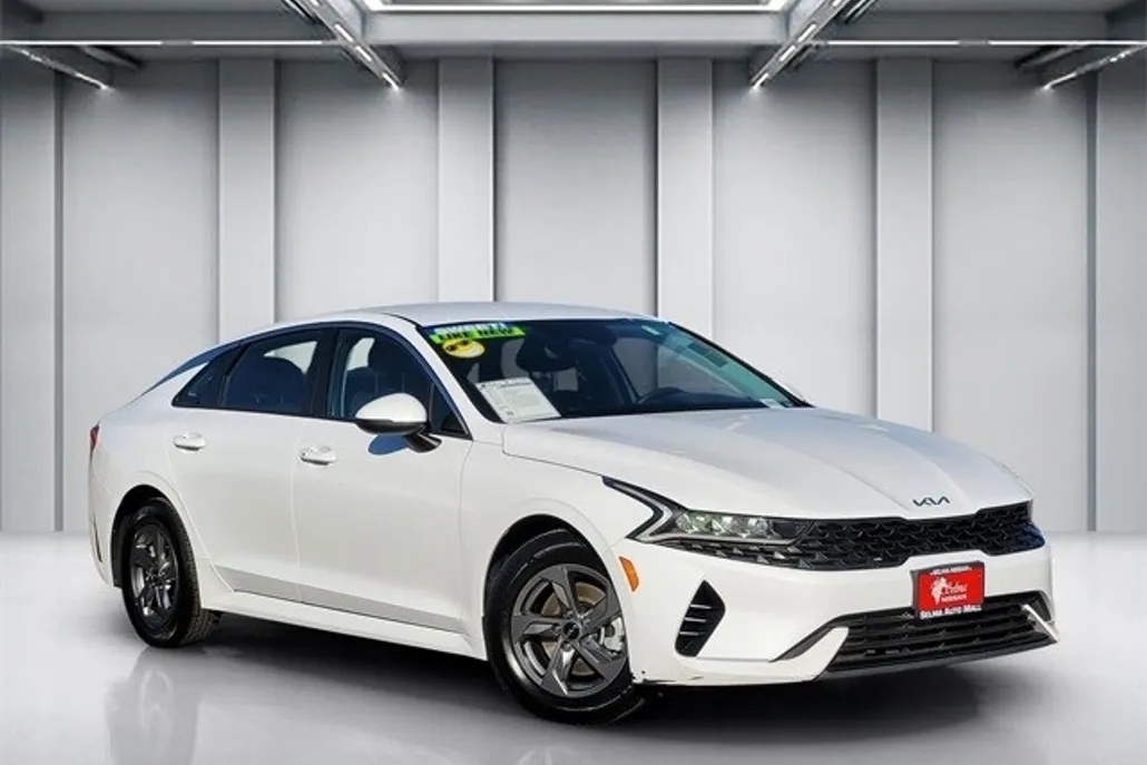 2023 Kia K5 LXS photo 1