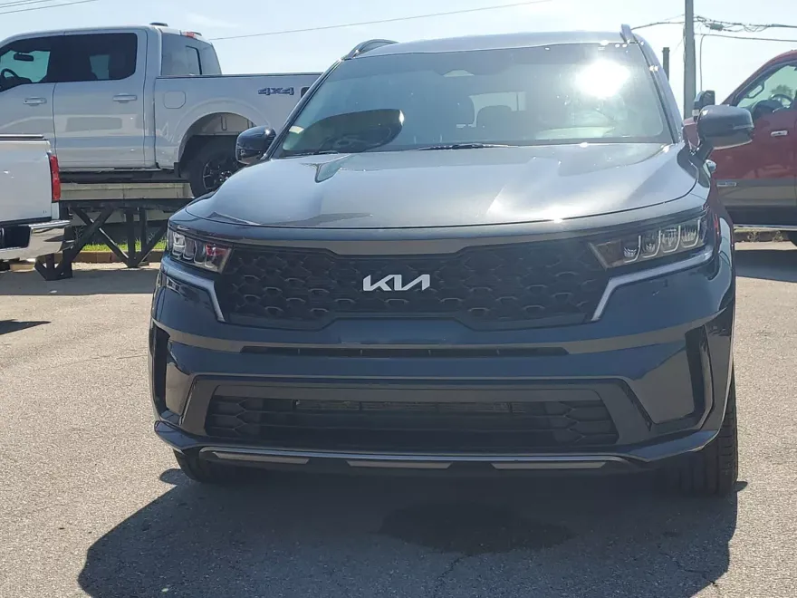 2023 Kia Sorento S photo 1