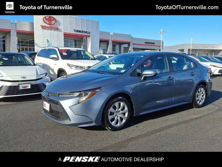 2022 Toyota Corolla LE photo 1