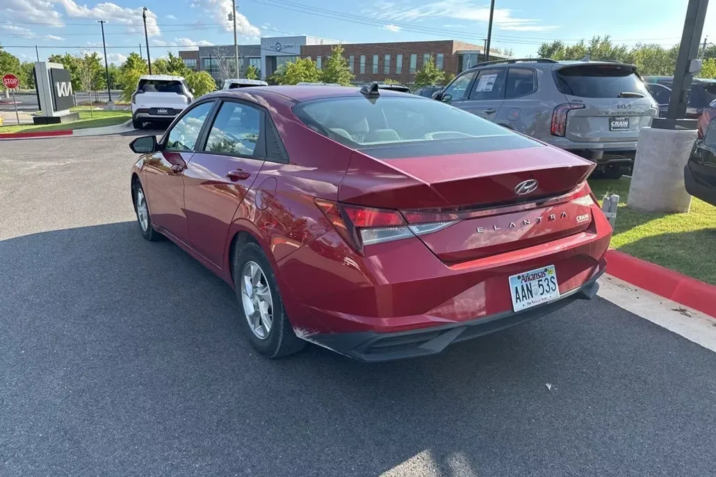 2021 Hyundai Elantra SE photo 1