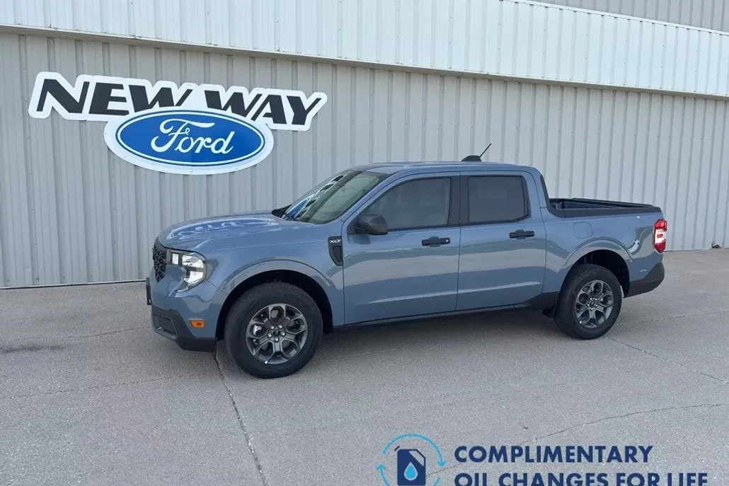 2025 Ford Maverick XLT photo 1