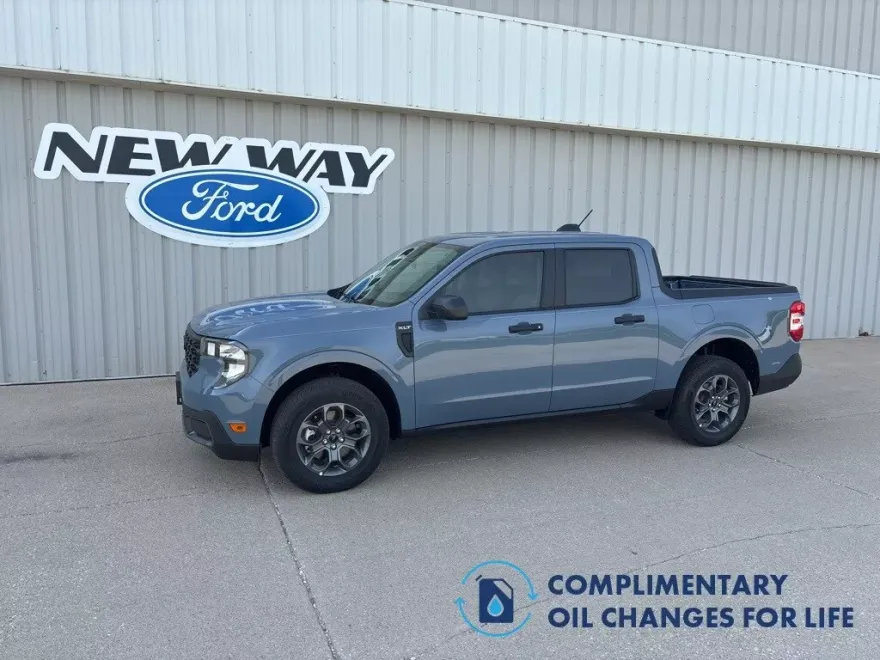 2025 Ford Maverick XLT photo 1