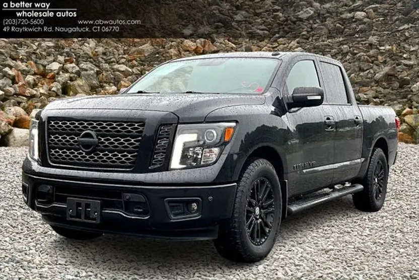 2019 Nissan Titan SV photo 1