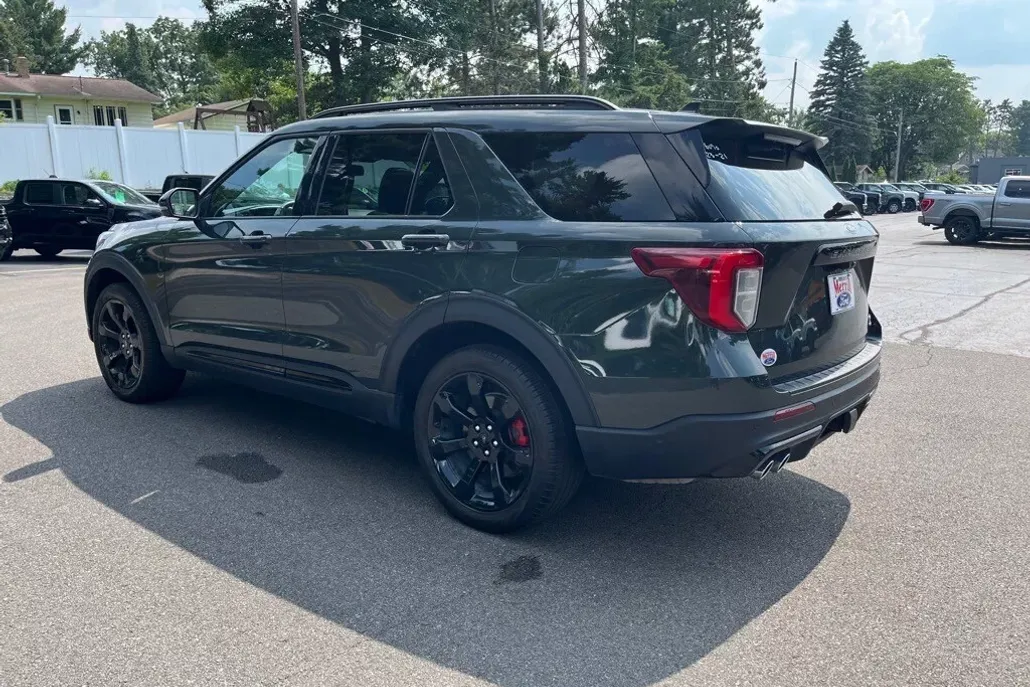 2023 Ford Explorer ST photo 1