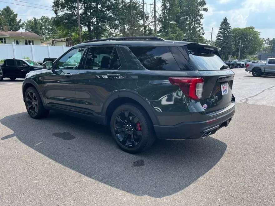 2023 Ford Explorer ST photo 1