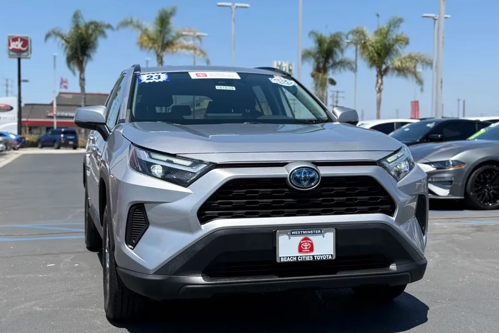 2023 Toyota RAV4 Hybrid LE photo 1