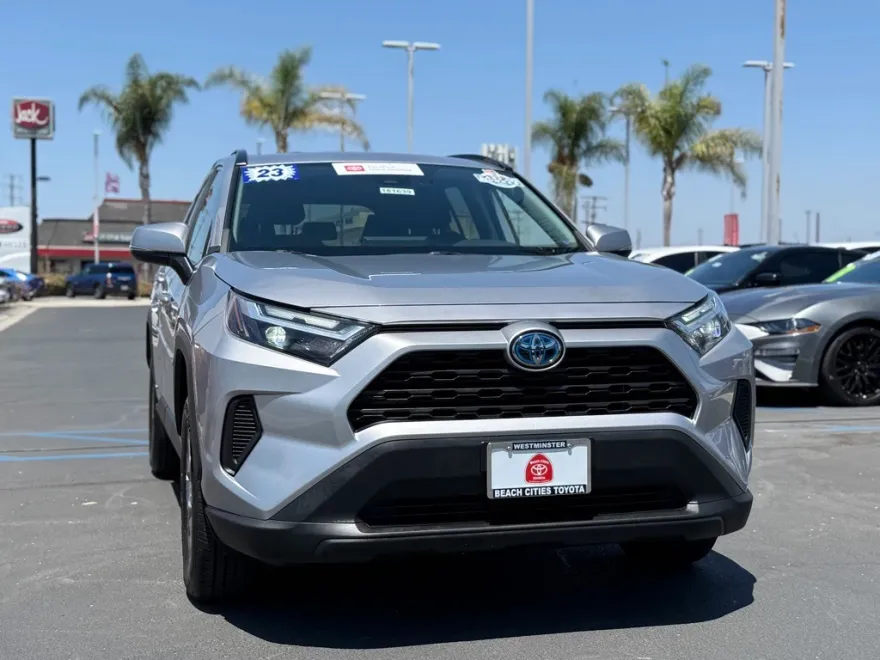 2023 Toyota RAV4 Hybrid LE photo 1