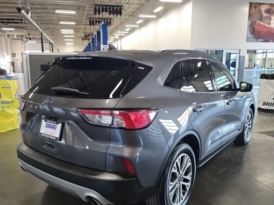 2022 Ford Escape SEL photo 1