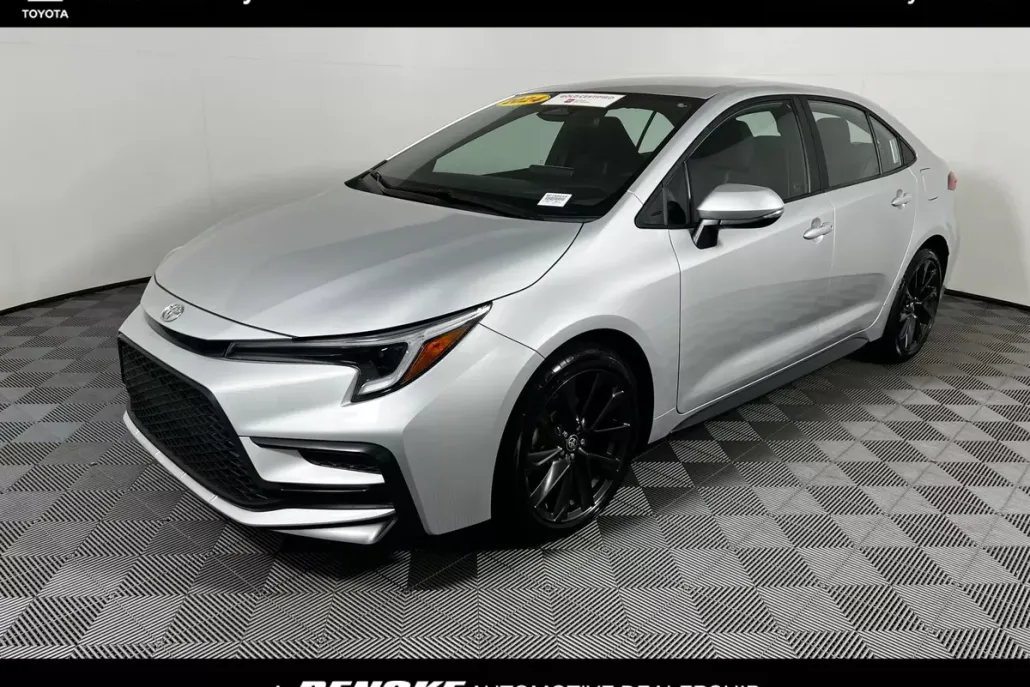 2024 Toyota Corolla SE photo 1