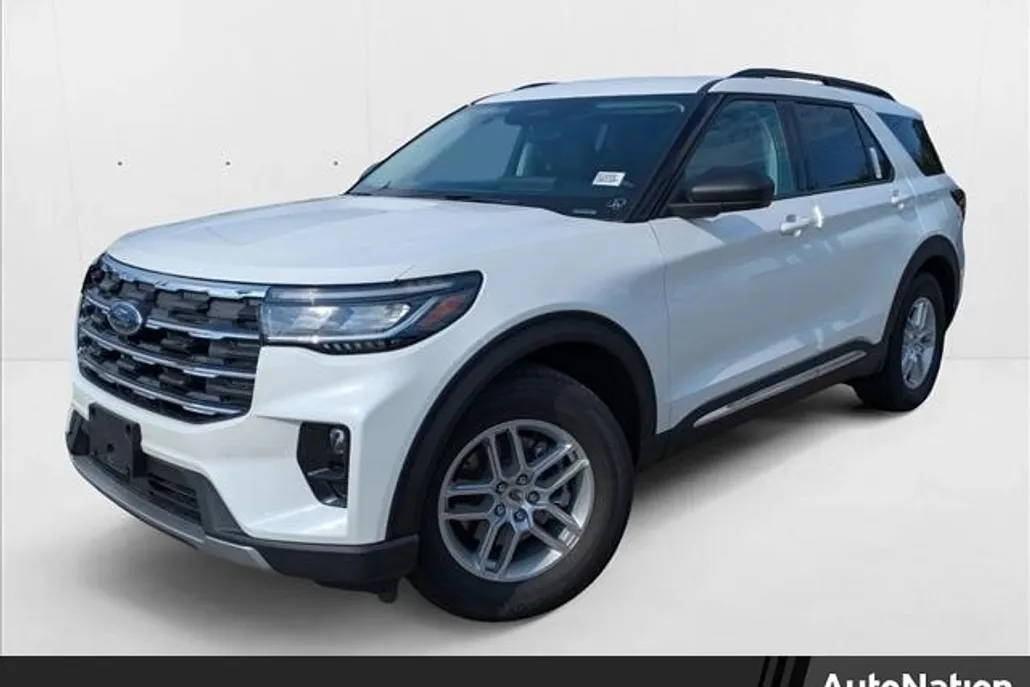 2025 Ford Explorer photo 1