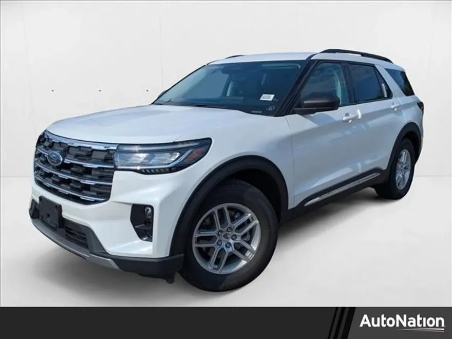 2025 Ford Explorer photo 1