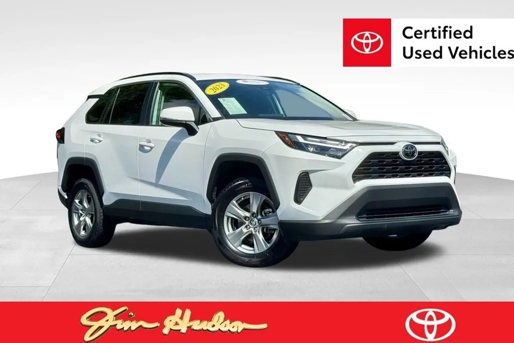 2023 Toyota RAV4 XLE photo 1