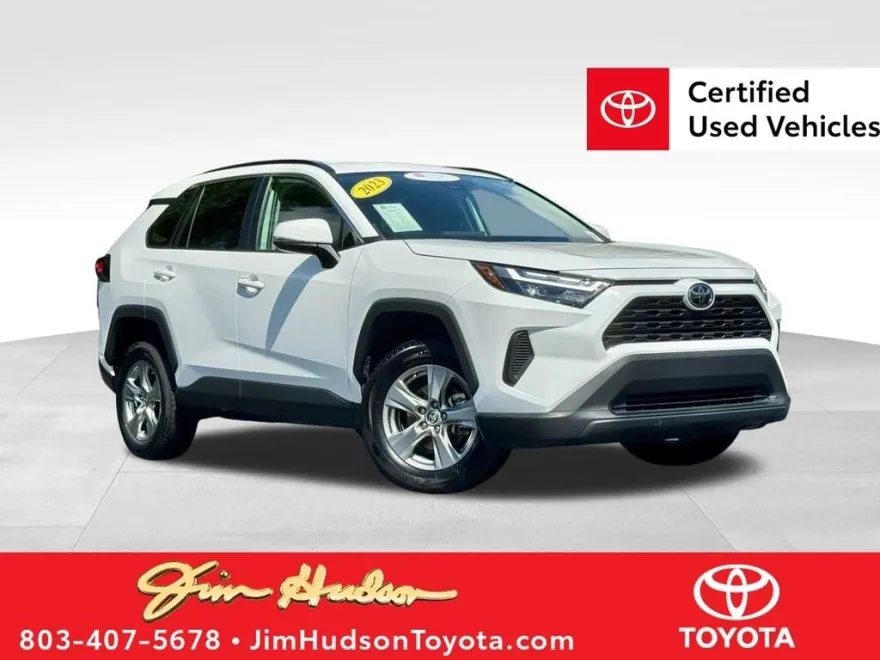 2023 Toyota RAV4 XLE photo 1