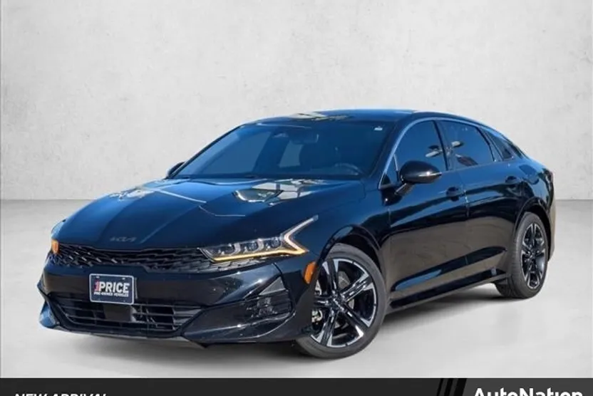 2022 Kia K5 GT-Line photo 1