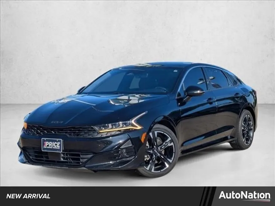 2022 Kia K5 GT-Line photo 1