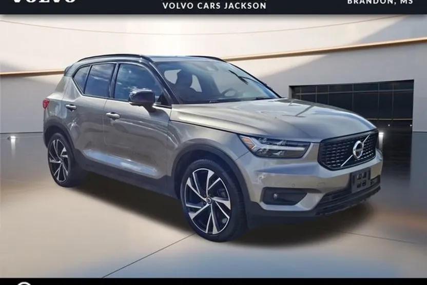 2022 Volvo XC40 T5 AWD R-Design photo 1