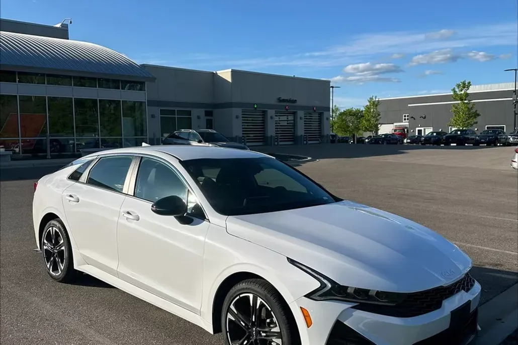 2024 Kia K5 GT-Line photo 1