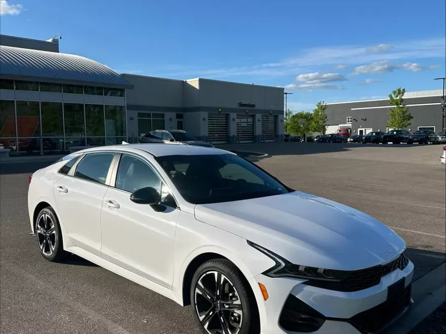 2024 Kia K5 GT-Line photo 1