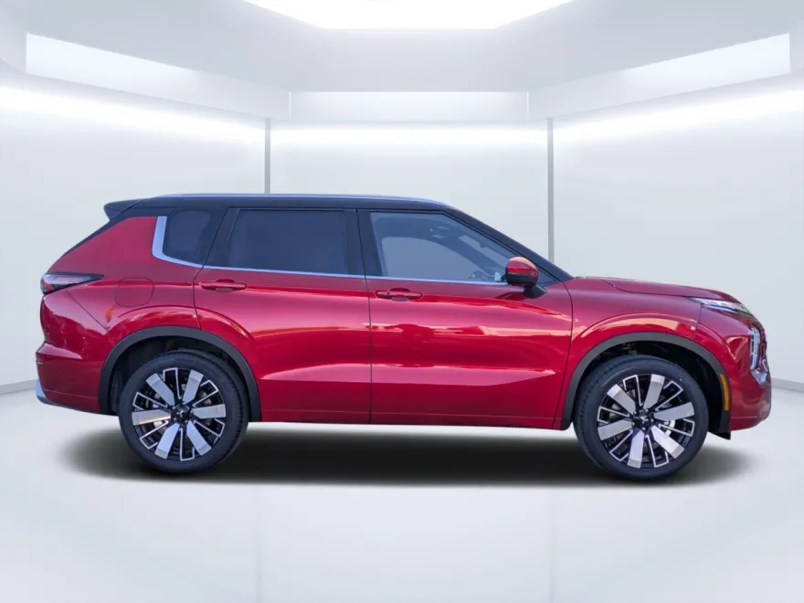 2025 Mitsubishi Outlander SEL photo 1