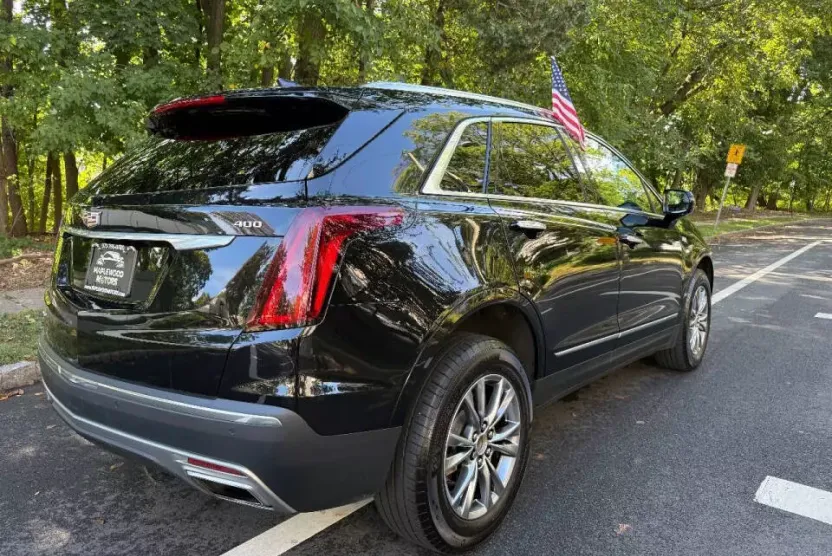 2022 Cadillac XT5 Premium Luxury photo 1
