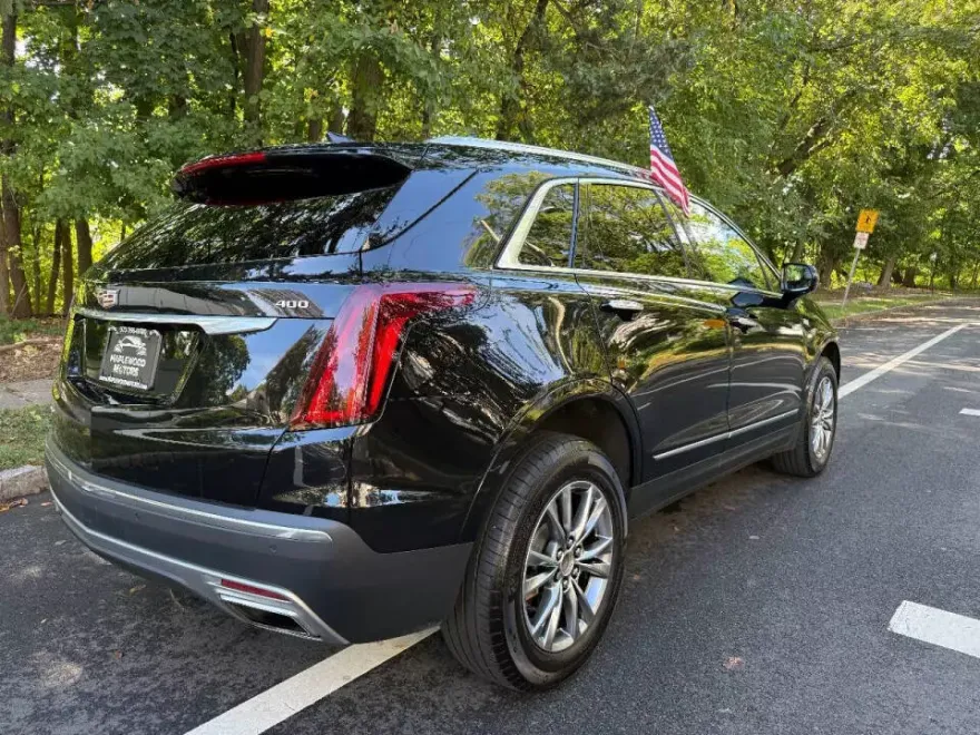 2022 Cadillac XT5 Premium Luxury photo 1