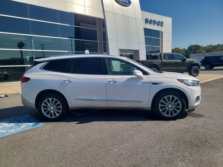 2020 Buick Enclave Essence photo 1