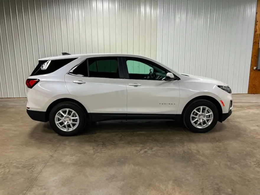 2023 Chevrolet Equinox LT photo 1