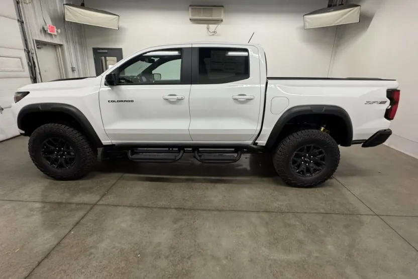 2025 Chevrolet Colorado ZR2 photo 1