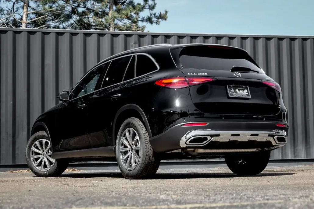 2025 Mercedes Benz GLC 300 4MATIC photo 1