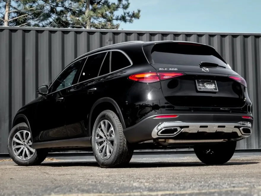 2025 Mercedes Benz GLC 300 4MATIC photo 1