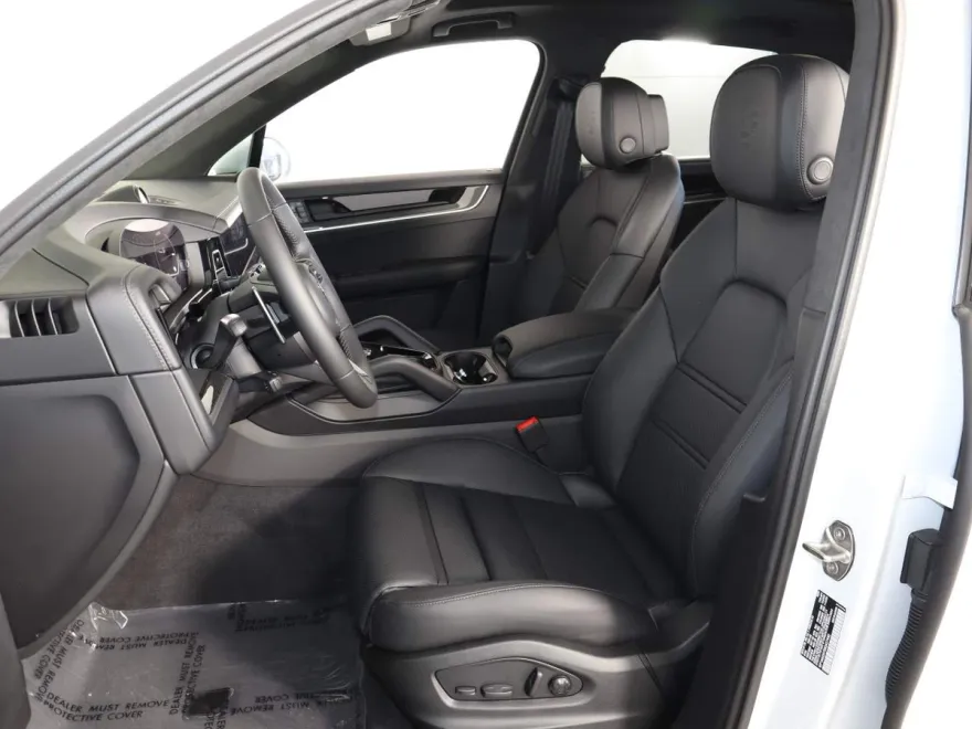 2025 Porsche Cayenne Turbo E-Hybrid photo 5
