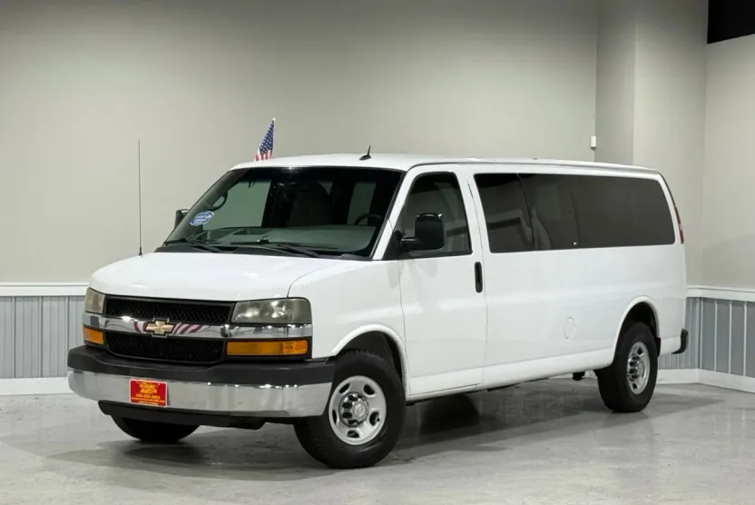 2014 Chevrolet Express 3500 Passenger LT Van photo 1
