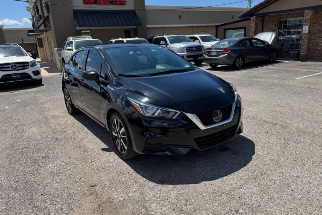 2021 Nissan Versa SV Sedan photo 1